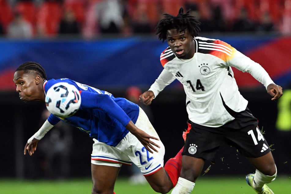 Hannover 96 sich die Dienste von Hendry Blank (20, r.) gesichert.