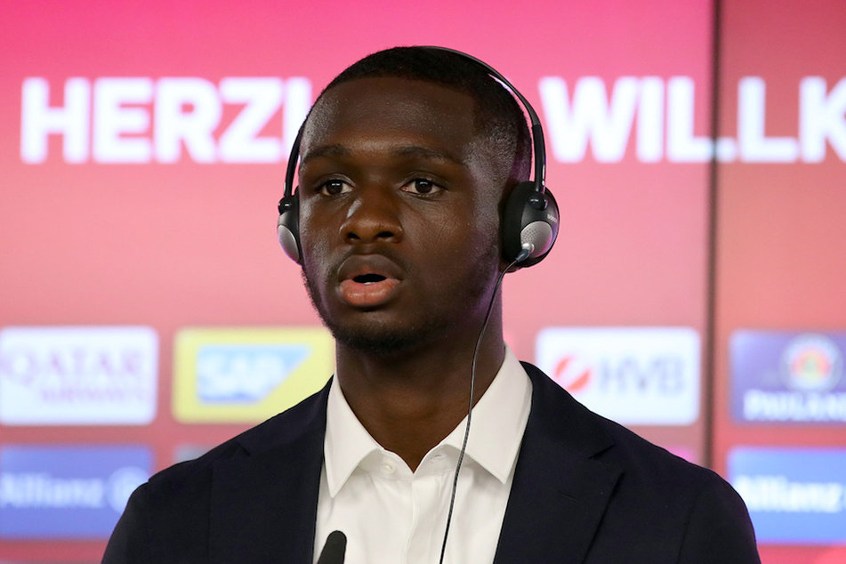 Der neu verpflichtete Spieler des FC Bayern München, Tanguy Nianzou Kouassi (18), wird verletzungsbedingt ausfallen.