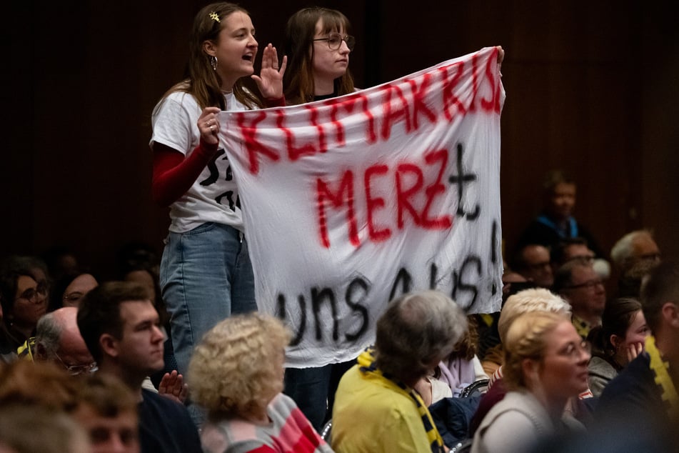 Klimaaktivisten störten die Veranstaltung.