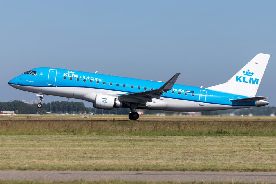 Eine Embraer E-175, der KLM, wie diese, startete offenbar zu einem Trainingsflug über Dresden. (Symbolbild)