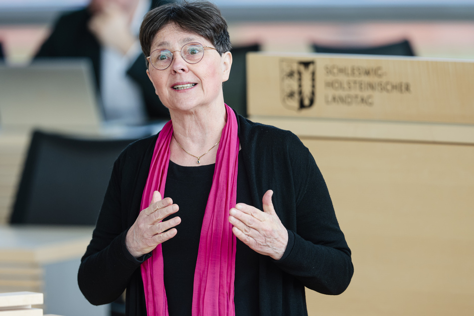 Die Grünen-Politikerin Monika Heinhold (65) will ihr Amt als Finanzministerin in Schleswig-Holstein, das sie seit 2012 innehatte, im Sommer abgeben.
