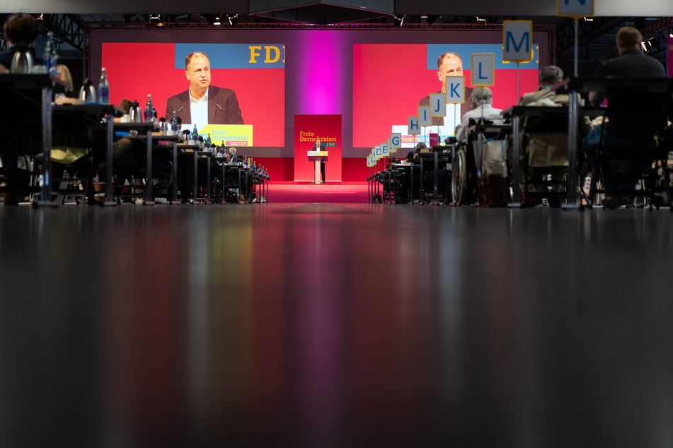 Stamp bewarb sich mit seiner gut halbstündigen Rede um die Spitzenkandidatur für die Landtagswahl in Nordrhein-Westfalen im Mai 2022.