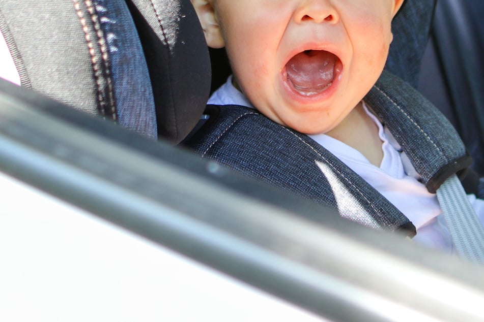 Der Kleine war glücklicherweise wohlauf, nachdem er aus dem Auto befreit worden war.