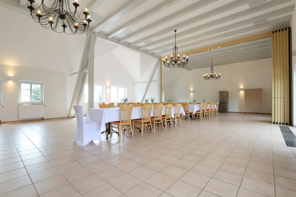 Der frisch sanierte Festsaal für Hochzeiten, Familien- und Firmenfeiern.