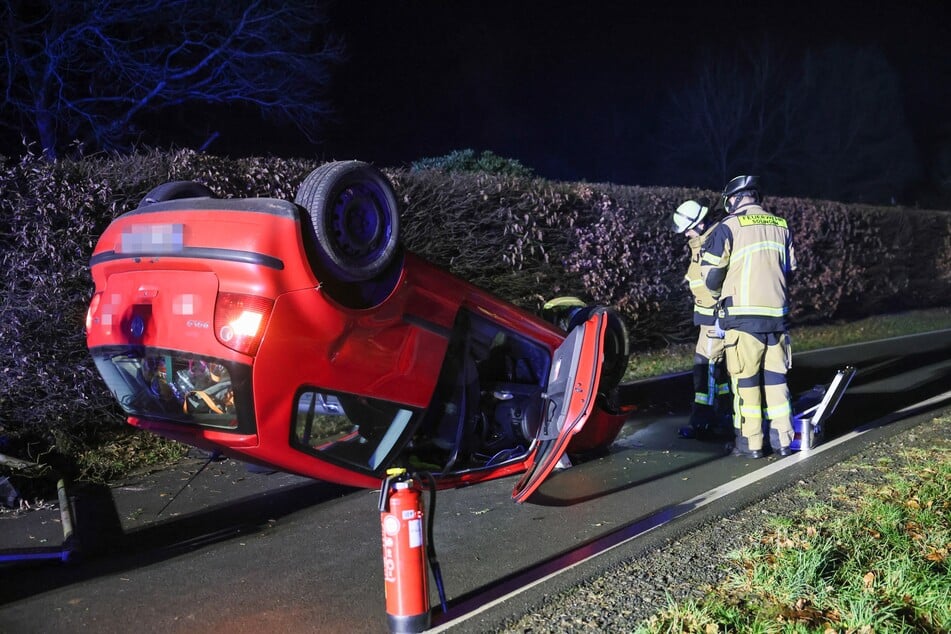 Der Fahrer erlitt trotz des Überschlags nur leichte Verletzungen.