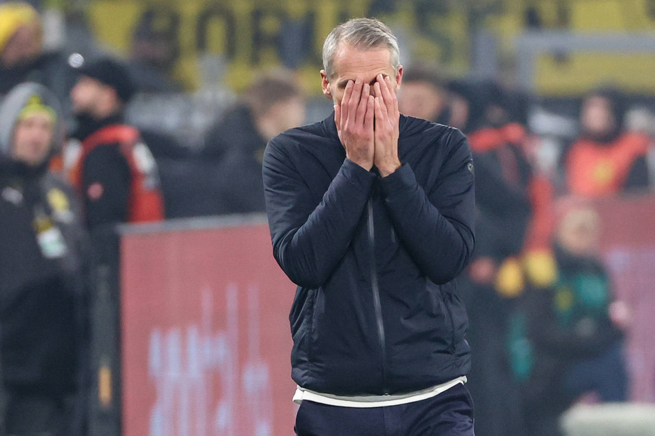 Teils fassungslos musste RB Leipzigs Trainer Marco Rose (46) mit ansehen, wie sein Team unglücklicherweise mit 1:2 bei Borussia Dortmund verlor.