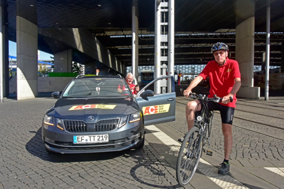 Lutz Meinhardt (52, l.) und Jan Großer (76) starteten gleichzeitig am Hauptbahnhof.