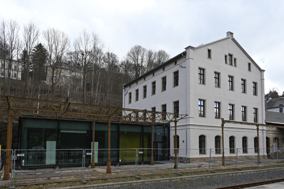 Der nördliche Kopfbau am Unteren Bahnhof in Annaberg-Buchholz wurde zum Technologie-Außenstandort der TU Chemnitz umgebaut.