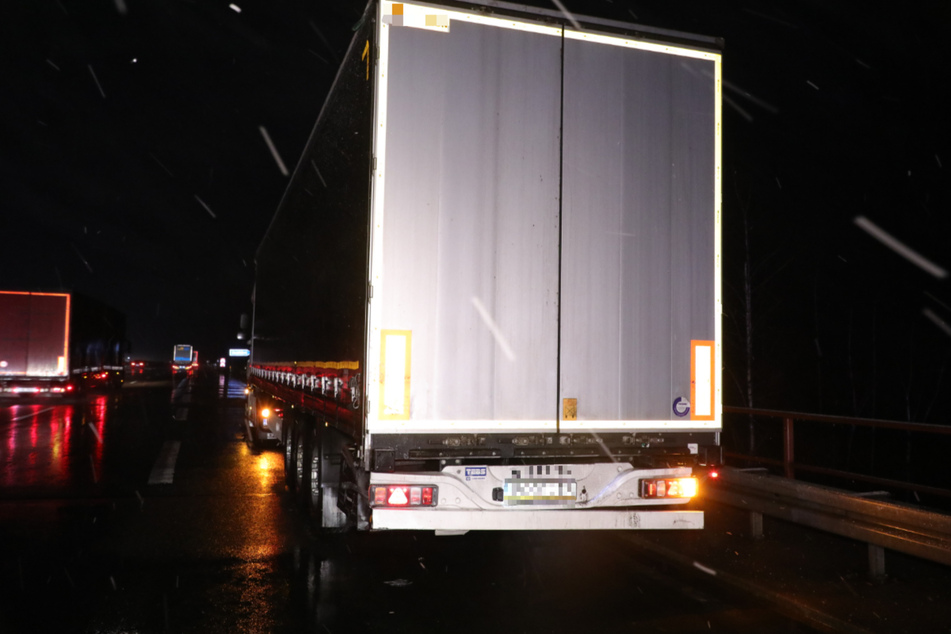 Der robuste Lkw erlitt nur geringe Schäden.