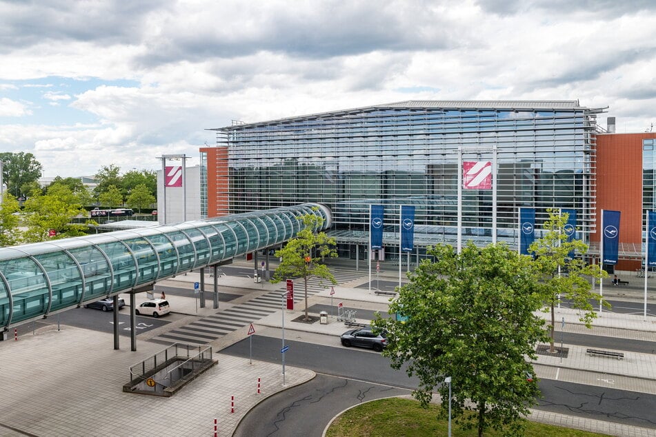 Kein Geld trotz Arbeit am Dresdner Flughafen: Das Personal der "ESA Luftsicherheit GmbH" muss derzeit ohne Lohn auskommen.