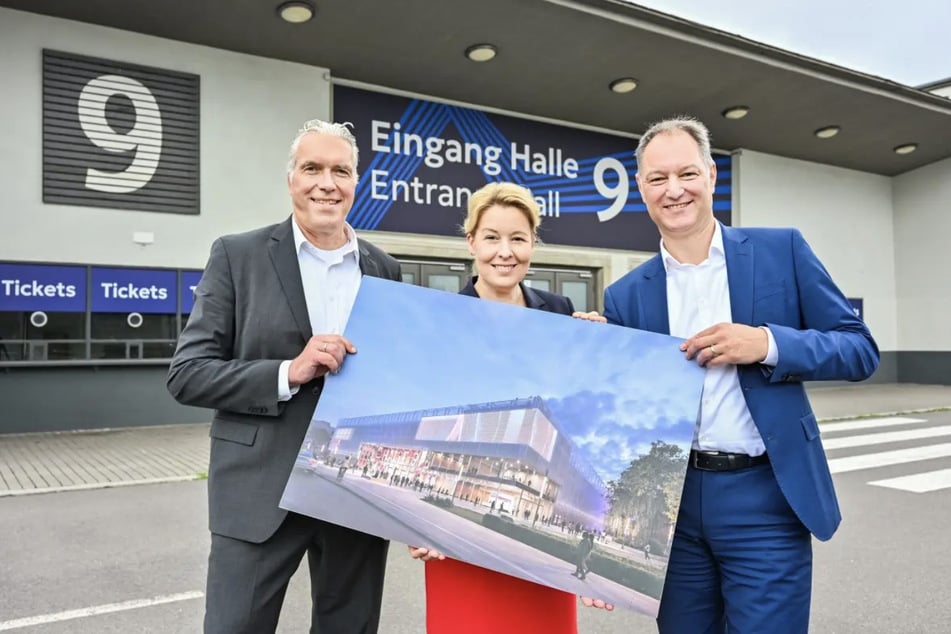 Dirk Hoffmann (Geschäftsführer Messe Berlin), Franziska Giffey (Berliner Wirtschaftssenatorin) und Dr. Mario Tobias (Vorsitzender der Geschäftsführung Messe Berlin) stellten am Donnerstag die neue Kongresshalle vor.