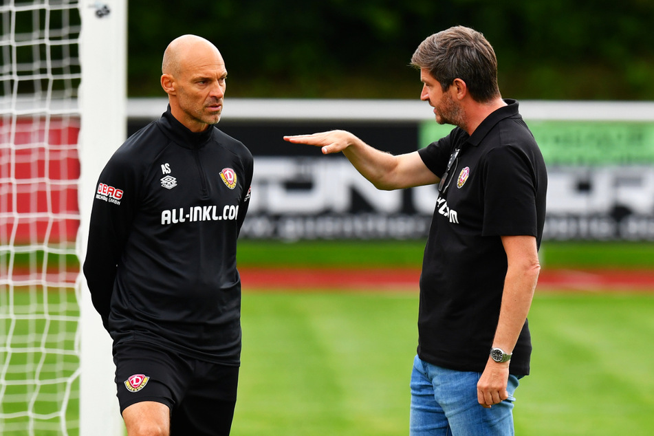 Das 0:3 gegen Paderborn werden Trainer Alexander Schmidt (52, l.) und Ralf Becker (50) intensiv auswerten.