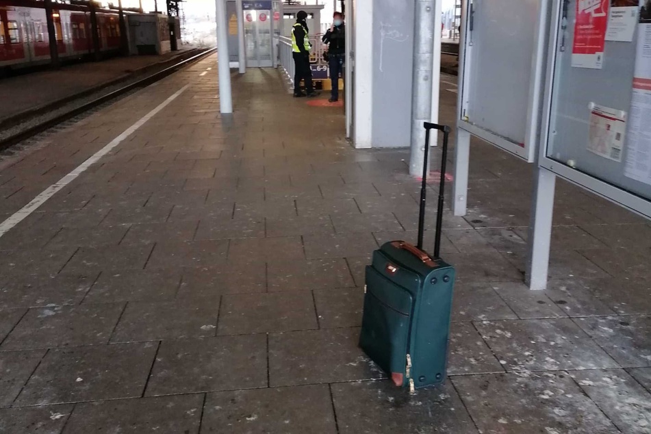 Am Mönchengladbacher Hauptbahnhof hat ein herrenloser Koffer am Donnerstag für einen Polizeieinsatz gesorgt.