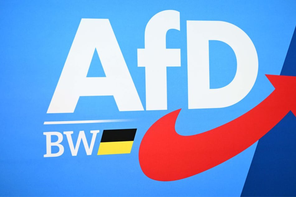 AfD plakatiert zu früh: Stadt Pforzheim hängt Wahlplakate wieder ab