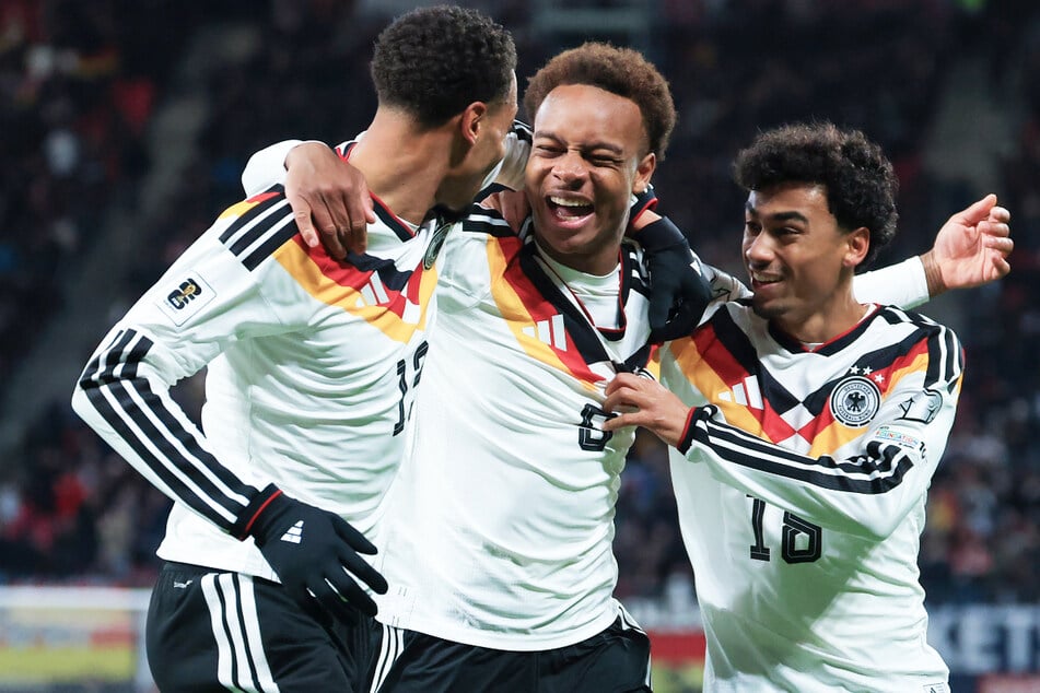 Den Sprung ins DFB-Team hat der Abwehrspieler (r.) bereits geschafft - was man auch deutlich an seiner Marktwertentwicklung ablesen kann.