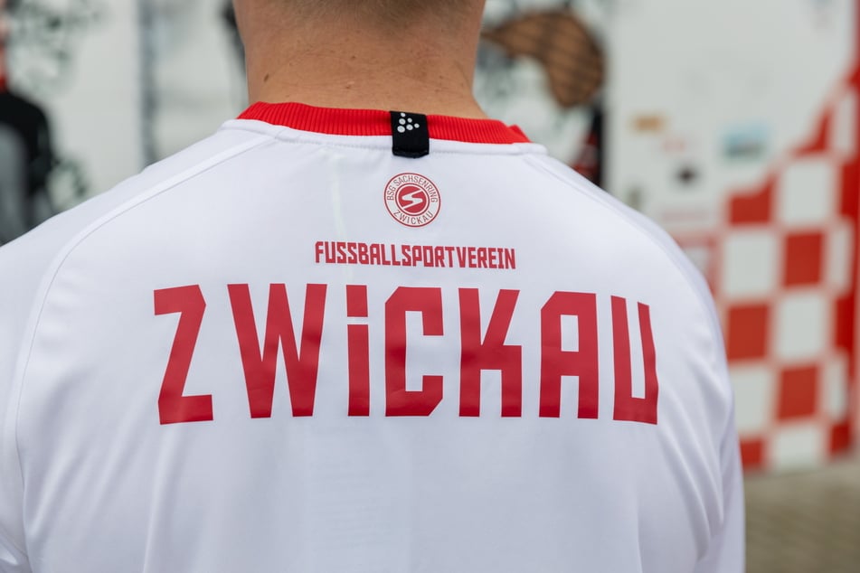 Oder liegt das weiße Trikot am Ende vorn? Die Fans entscheiden!