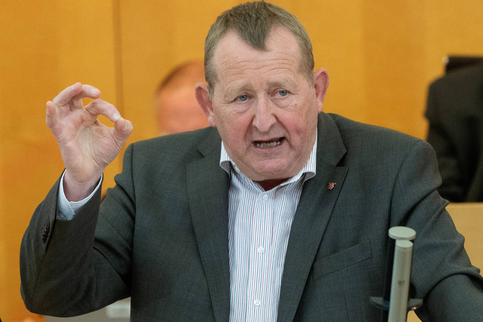 Sollte Faeser in Berlin bleiben, dann könnte der SPD-Fraktionsvorsitzende Günter Rudolph (66) in Rennen gehen.