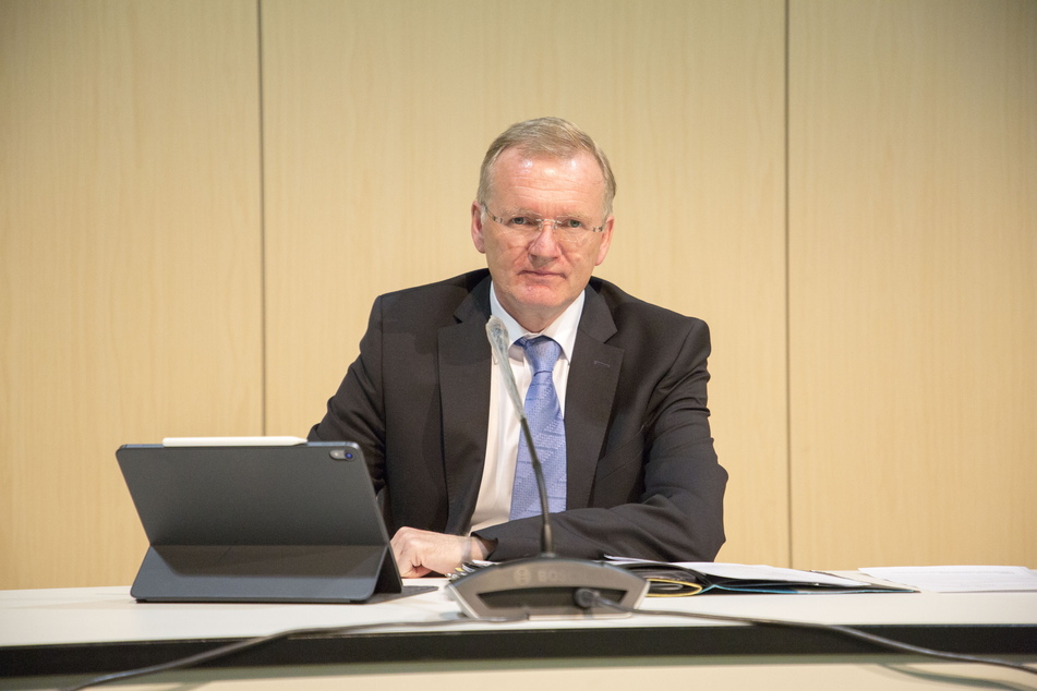 Solange der OB ausfällt, vertritt ihn der Erste Bürgermeister Detlef Sittel (53, CDU).
