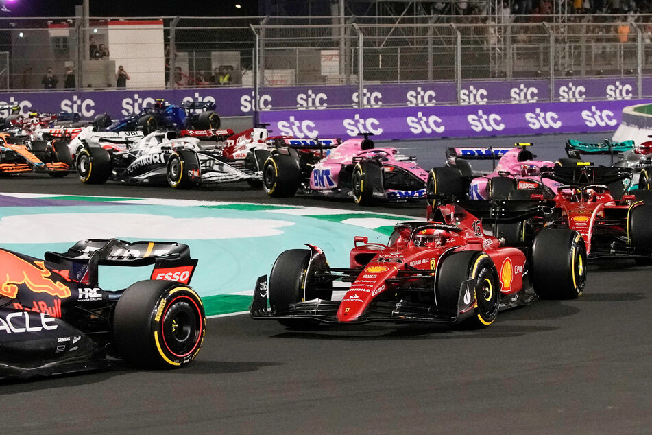 Neue Führung in der Formel 1: Verstappen und Leclerc liefern sich packendes Duell