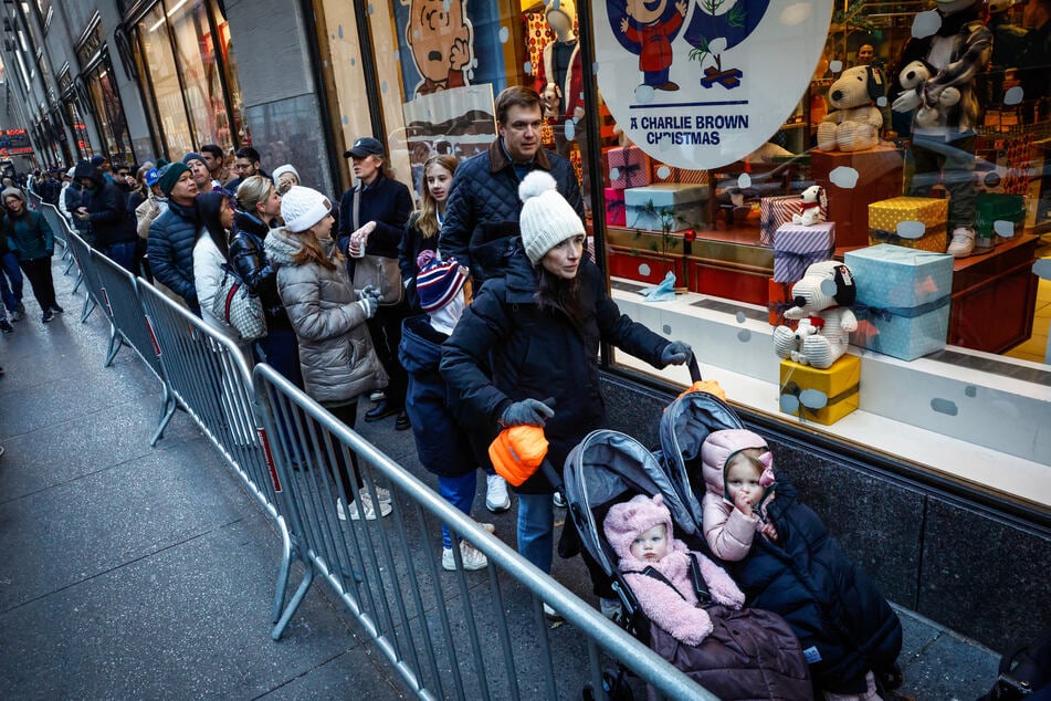 Black Friday ushers in holiday shopping season as millions hustle to stores