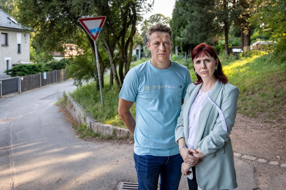 Stefan Lauckner (39) und FDP-Stadträtin Yvonne Kilian (45) stehen an einem Tatort und sind besorgt.