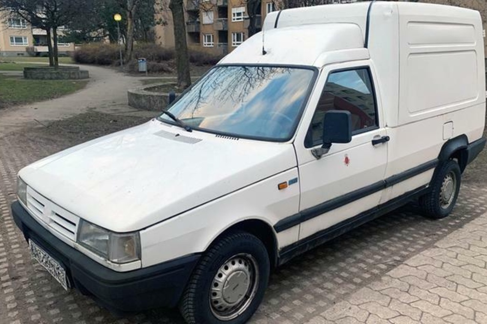 Einen solchen Kastenwagen, möglicherweise ein Renault Rapide, soll der Täter Anfang der 90er gefahren haben.