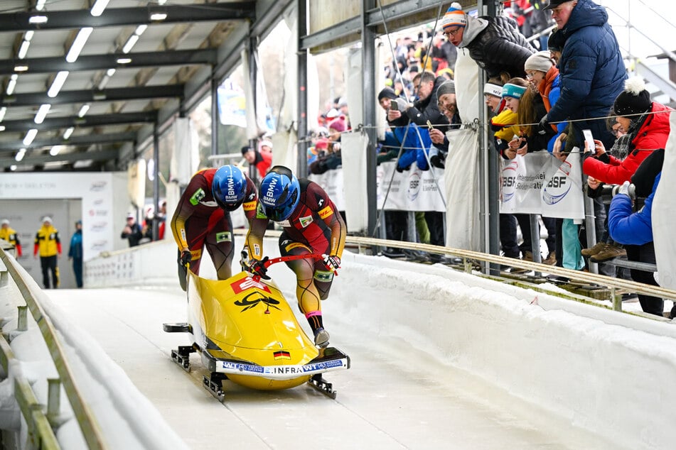 Francesco Friedrich (34) schob zusammen mit Simon Wulff (23) einen neuen Startrekord auf seiner Heimbahn.