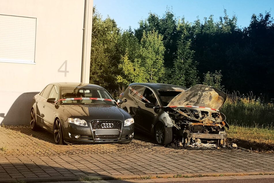 Ein weiteres Fahrzeug brannte vollständig aus.