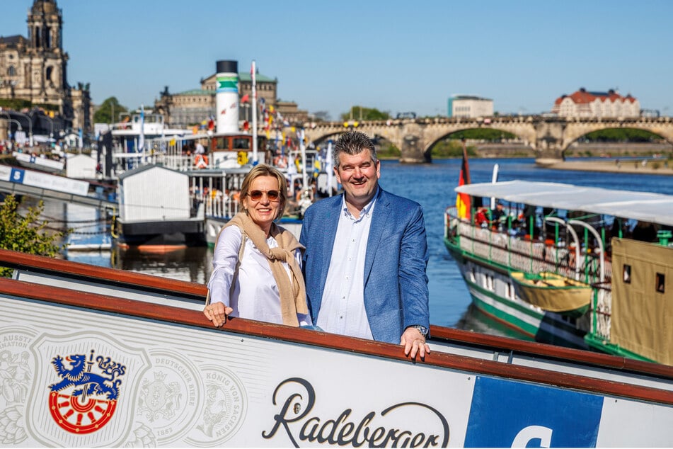 Tourismusministerin Barbara Klepsch (60, CDU) und Flotten-Geschäftsführer Stefan Bloch (45) durften sich über traumhaftes Wetter zum 1. Mai freuen.