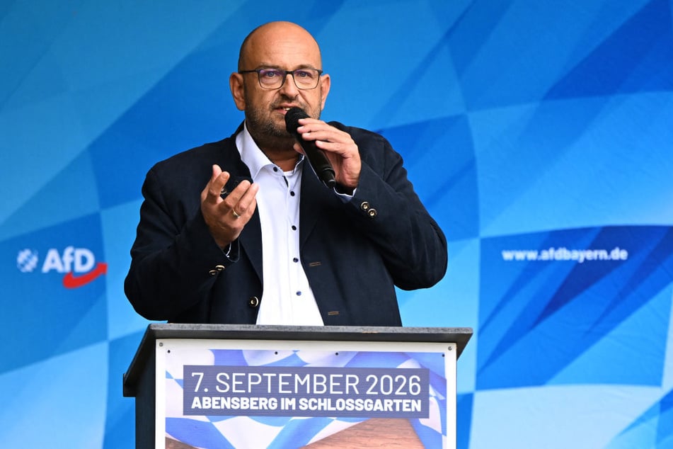Bayern-AfD-Chef Stephan Protschka (48) fordert von der Kirche politische Neutralität.