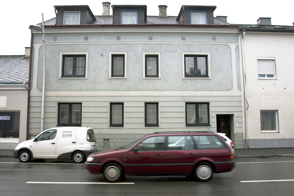 Das Haus in Amstetten, in dem Josef F. seine Tochter 24 Jahre im Keller wie eine Sklavin gefangen hielt.