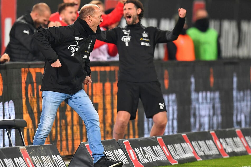 Als Trainer vom FSV Zwickau blieb Joe Enochs (52, l.) zuletzt zweimal bei Dynamo Dresden ungeschlagen.