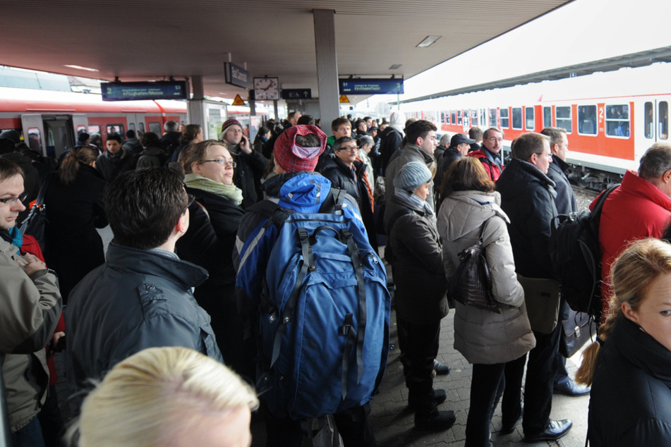 Auch der Bad Cannstatter Bahnhof wird erneuert. (Archiv)