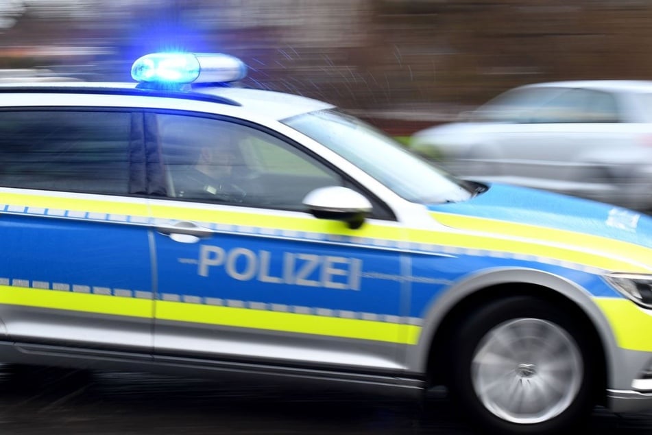 Schwangere zu Boden geschubst: Plötzlich gehen rund 100 Personen aufeinander los