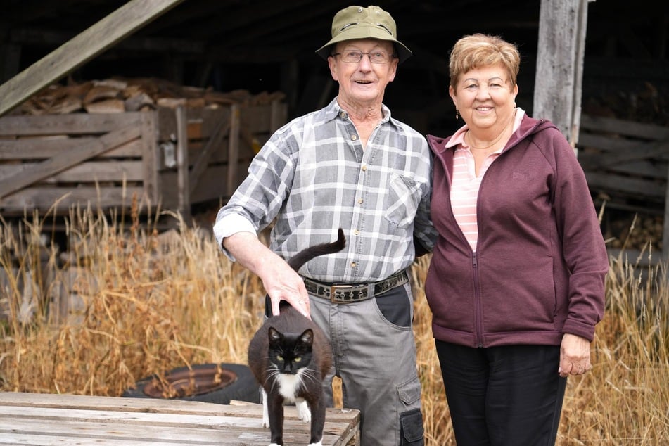 Bei Landwirt Walter (74) und seiner Hofdame (70) geht es vom ersten Tag an heiß her.