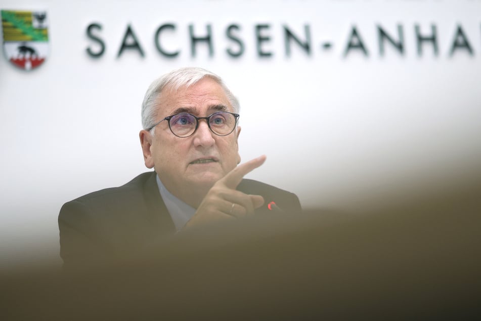 Laut Finanzminister Michael Richter (71, CDU) wird die Planung eines Elbwasserwerks vorbereitet. (Archivbild)