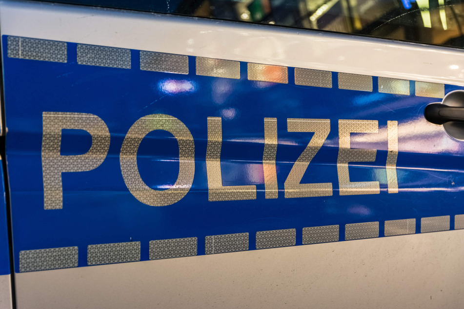 Nachdem die Suche nach einer vermissten Seniorin (74) aus Düsseldorf bislang ohne Erfolg blieb, bittet die Polizei um Hinweise aus der Bevölkerung. (Symbolbild)