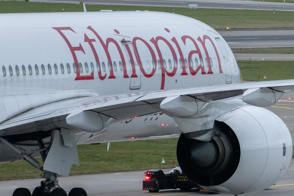 Der Airbus A350 der Ethiopian Airlines sollte mit einer rückzuführenden Person an Bord in Richtung Addis Abeba (Äthiopien) starten. (Symbolfoto)