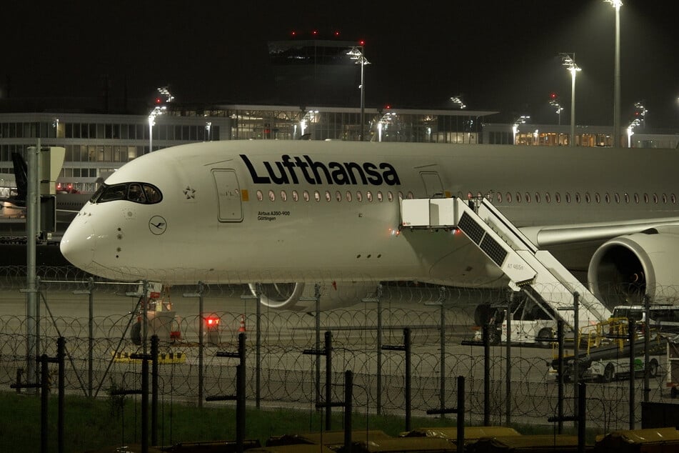 Die Lufthansa-Maschinen stehen am Münchner Flughafen still.
