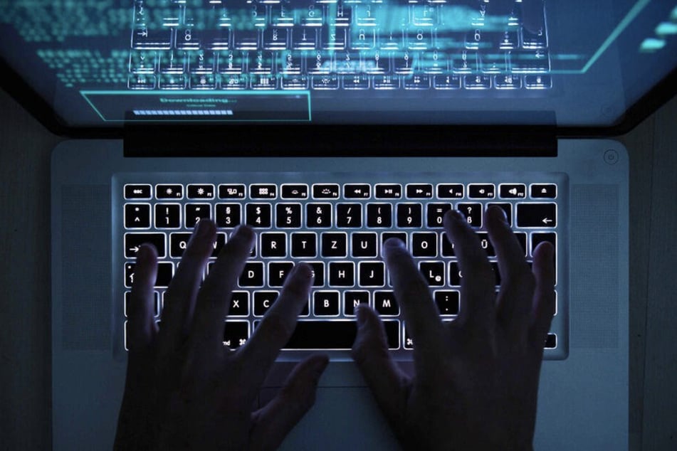 Unbekannte Hacker haben Daten und Programme des Landratsamt in Anhalt-Bitterfeld verschlüsselt und damit lahmgelegt. (Symbolbild)