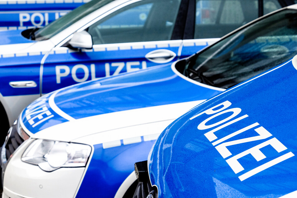 Am Samstagmorgen wurde die 88-jährige Seniorin von Fußgängern leblos an der Reißiger Straße in Plauen aufgefunden.