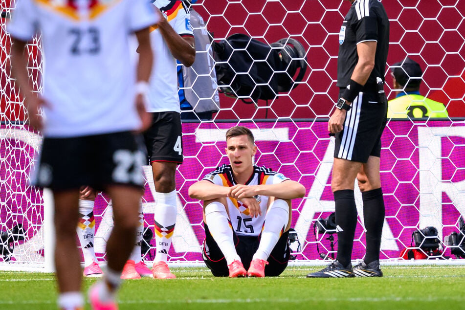 Nico Schlotterbeck (26) wird nicht nur den Rest des Turniers, sondern wohl auch die Saisonvorbereitung mit Borussia Dortmund verpassen.