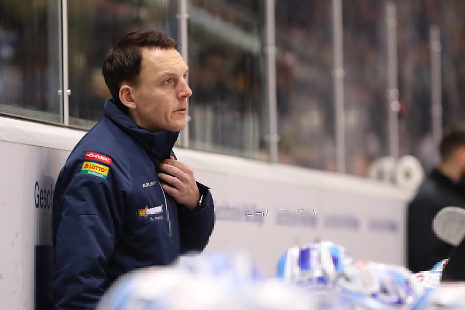 Eislöwen-Coach Petteri Kilpivaara (37) kann personell aus dem Vollen schöpfen und hat die Qual der Wahl.