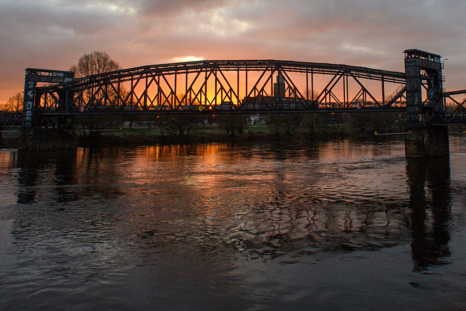 Eigentümer setzt Stadt unter Druck: Hubbrücke bleibt so lange gesperrt, bis ...