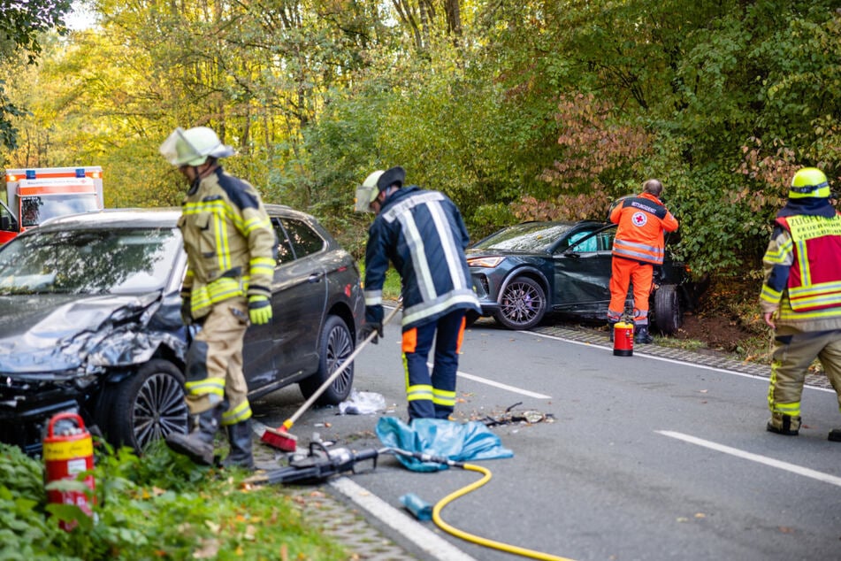 Zwischen Veitsbronn und Cadolzburg sind am Sonntagnachmittag zwei Autos zusammengestoßen. Beide Fahrer kamen in ein Krankenhaus.