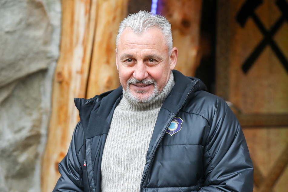 Aue-Cheftrainer Pavel Dotchev (57).