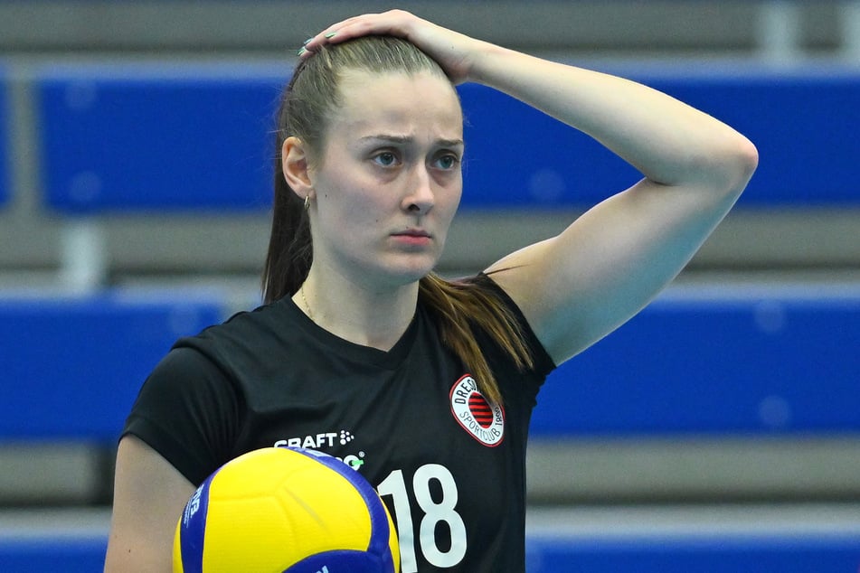 Sarah Straube (24) leidet mit ihrer ein Jahr älteren Kapitänin.