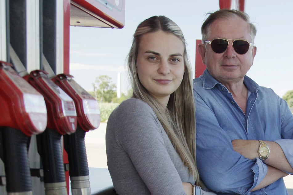 Marie-Josephine und Alfred Landsberg an ihrer Tankstelle in Arendsee. Für eine neue Reportage befragte "MDR Exactly" Vater und Tochter zum AfD-Wahlerfolg in Sachsen-Anhalt.