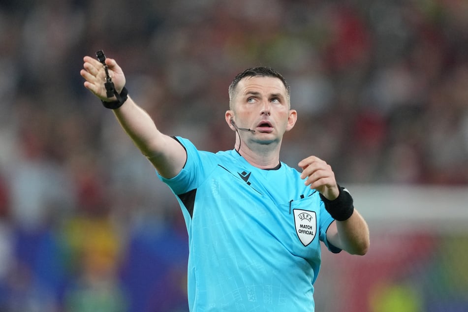 Michael Oliver ist der Schiedsrichter der heutigen Partie.