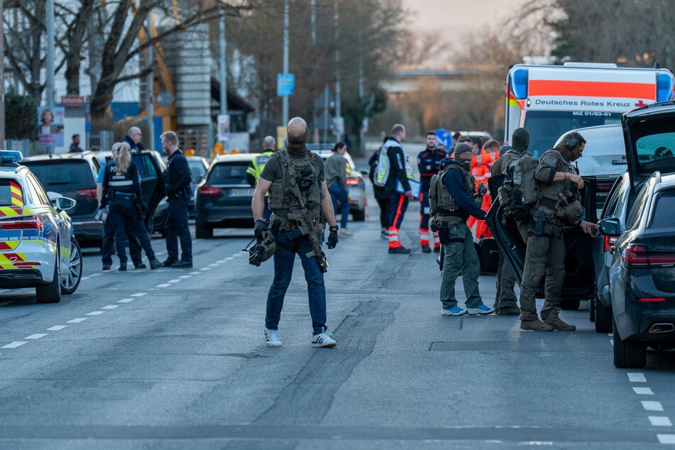 Zahlreiche Spezialkräfte konnten die Situation in Mainz-Mombach letztlich unter Kontrolle bringen.